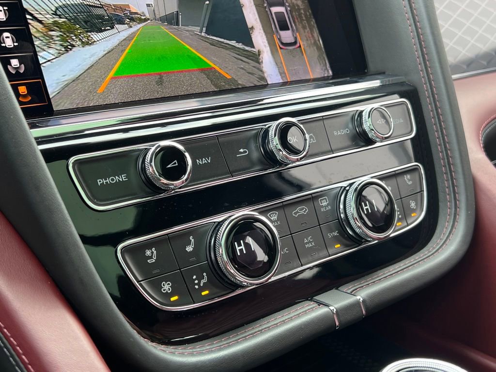 Certified 2023 Bentley Bentayga Extended Wheelbase AWD/4WD image 33