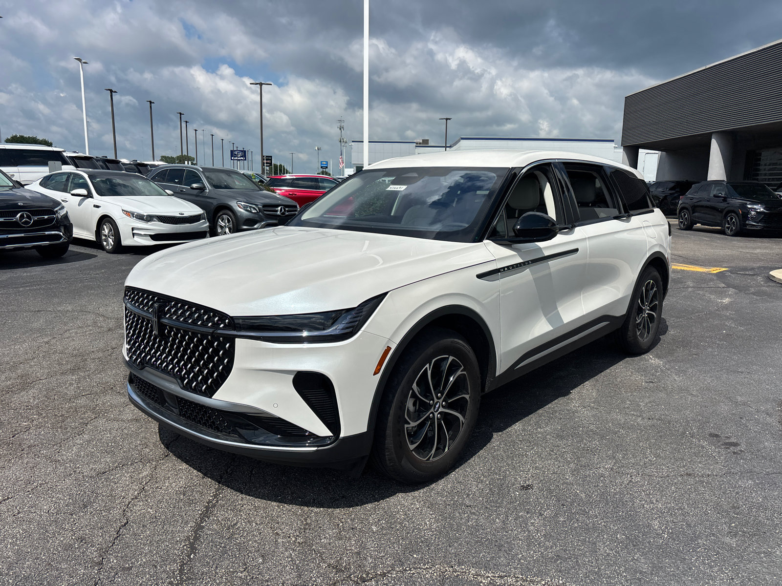New 2026 Lincoln Nautilus Premier AWD/4WD image 3