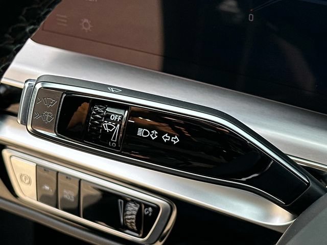 Used 2026 Cadillac Lyriq Luxury AWD/4WD image 10