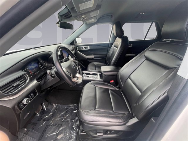 Used 2022 Ford Explorer XLT w/ Equipment Group 202A image 10
