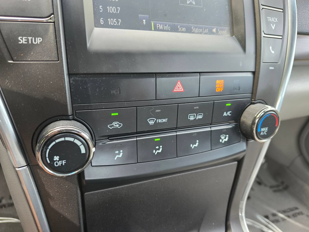 Used 2016 Toyota Camry LE FWD image 23