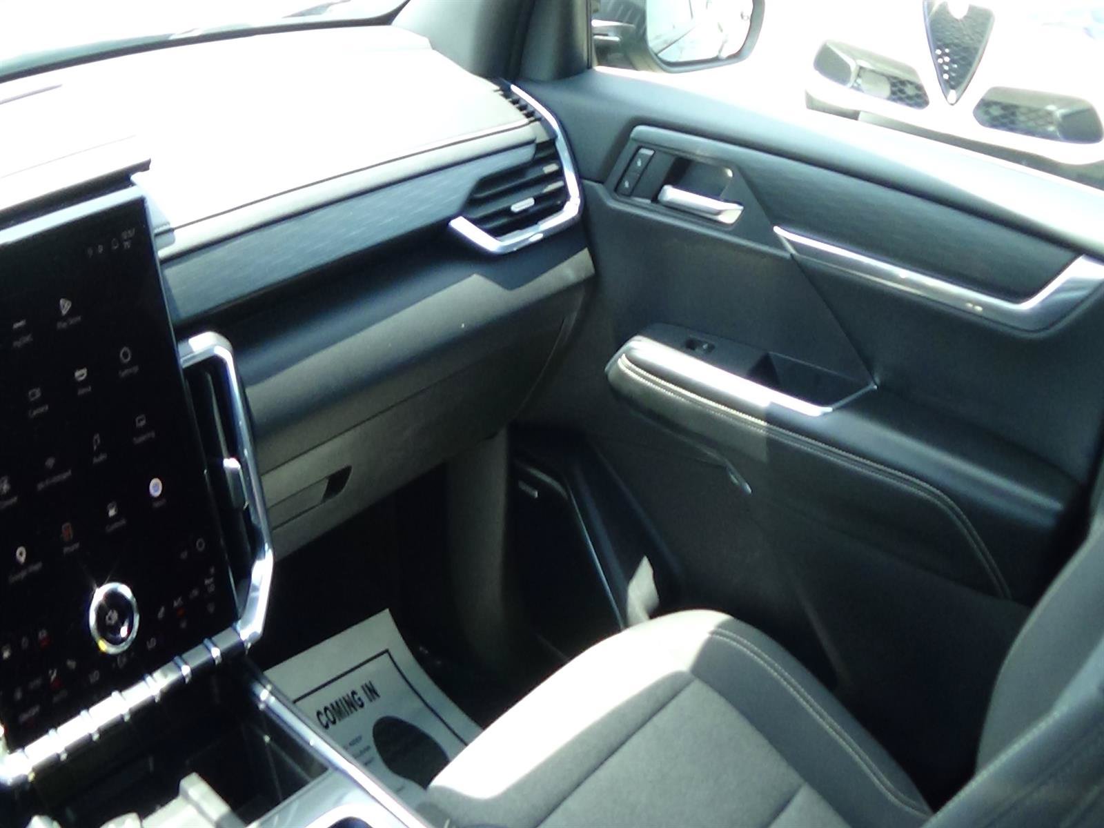 Used 2025 GMC Acadia Elevation FWD image 15