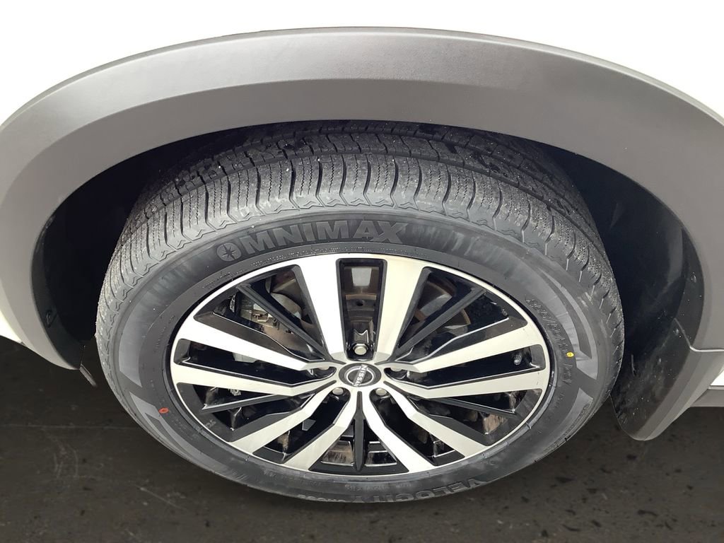 Used 2024 Nissan Pathfinder Platinum image 10