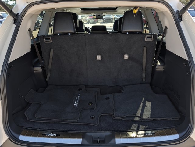 Certified 2024 Toyota Grand Highlander AWD image 30