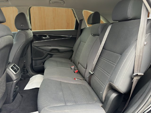 Used 2019 Kia Sorento AWD V6 image 13