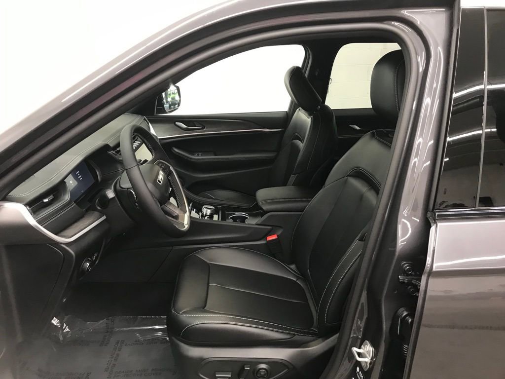 New 2025 Jeep Grand Cherokee L Limited image 12