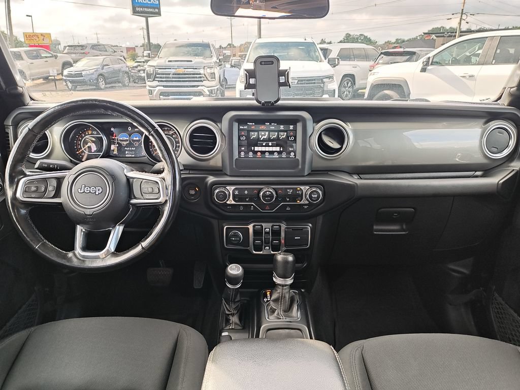 Used 2021 Jeep Gladiator Overland w/ Cold Weather Group AWD/4WD image 15