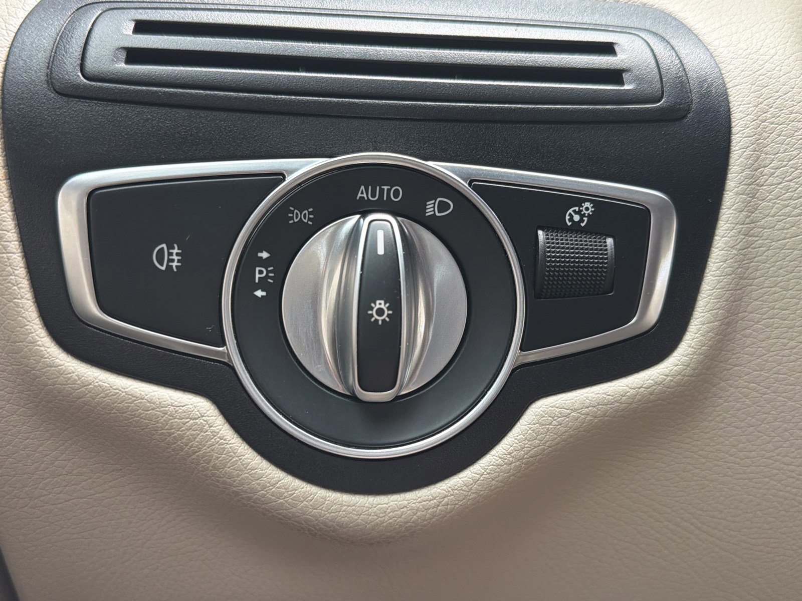 Used 2022 Mercedes-Benz GLC 300 GLC 300 image 25