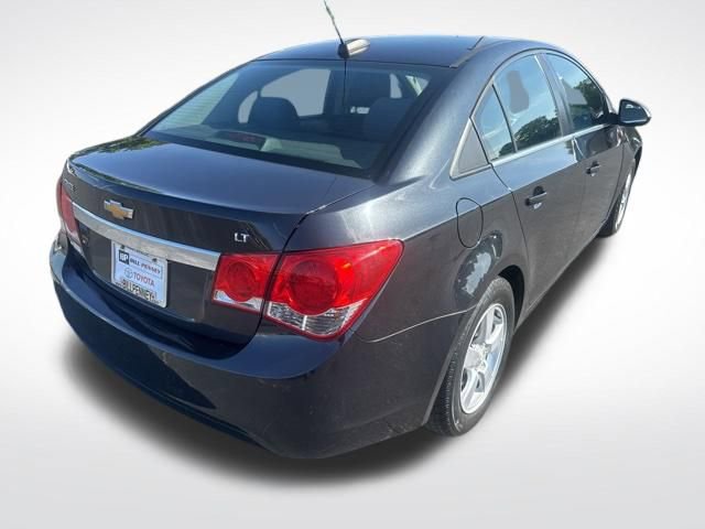 Used 2016 Chevrolet Cruze LT w/ Technology Package FWD image 5