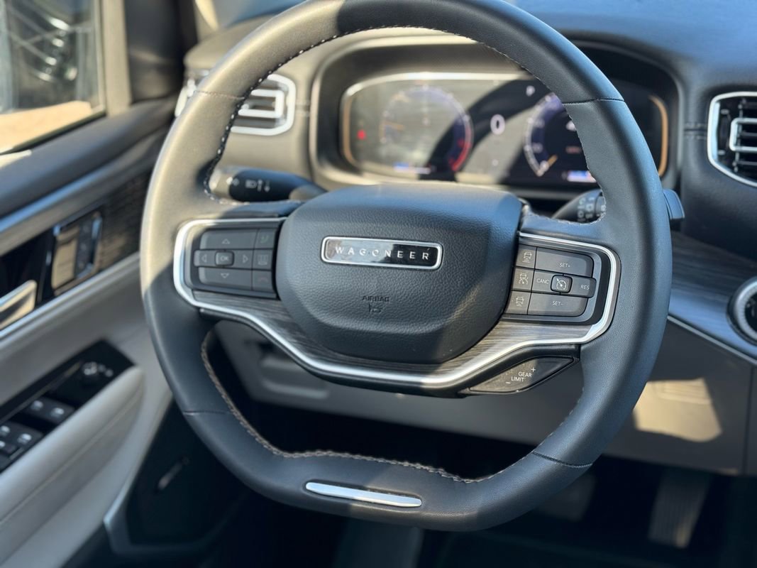 Used 2024 Jeep Wagoneer L Series II w/ Flexible Seating Group image 18