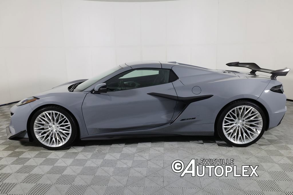 Used 2025 Chevrolet Corvette Z06 RWD image 10