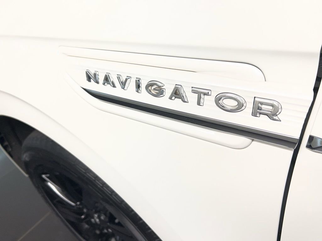 Certified 2022 Lincoln Navigator Reserve w/ Monochromatic Package image 39