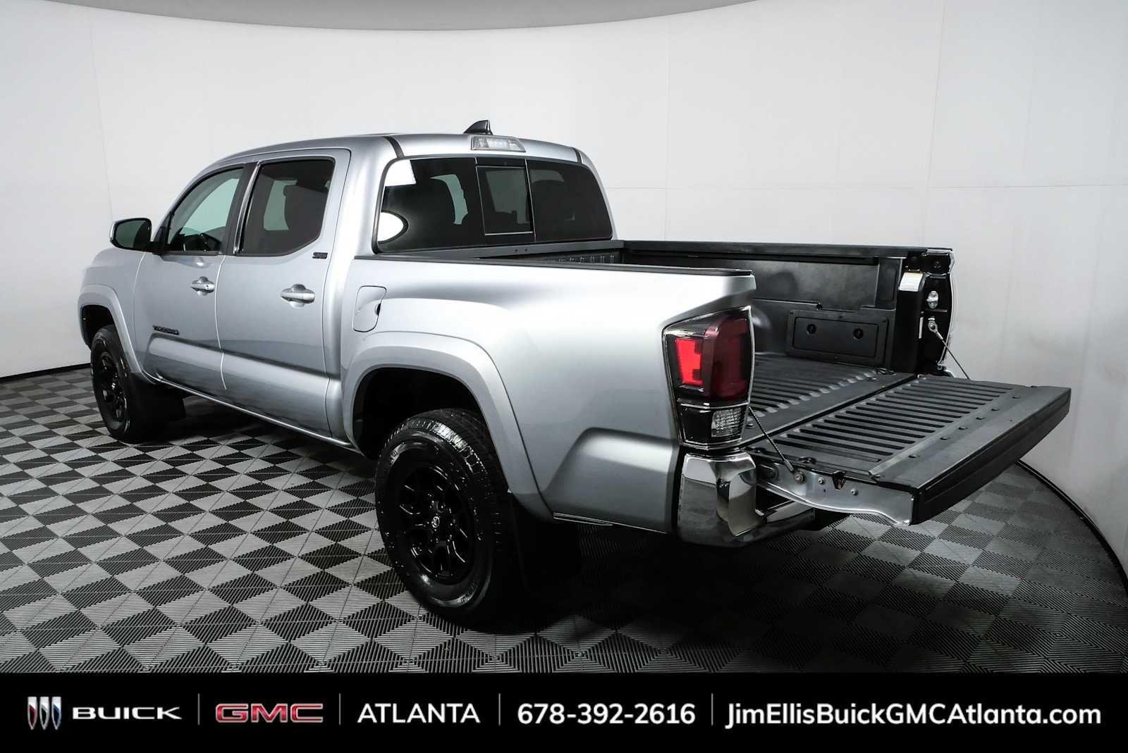 Used 2022 Toyota Tacoma SR5 AWD/4WD image 29