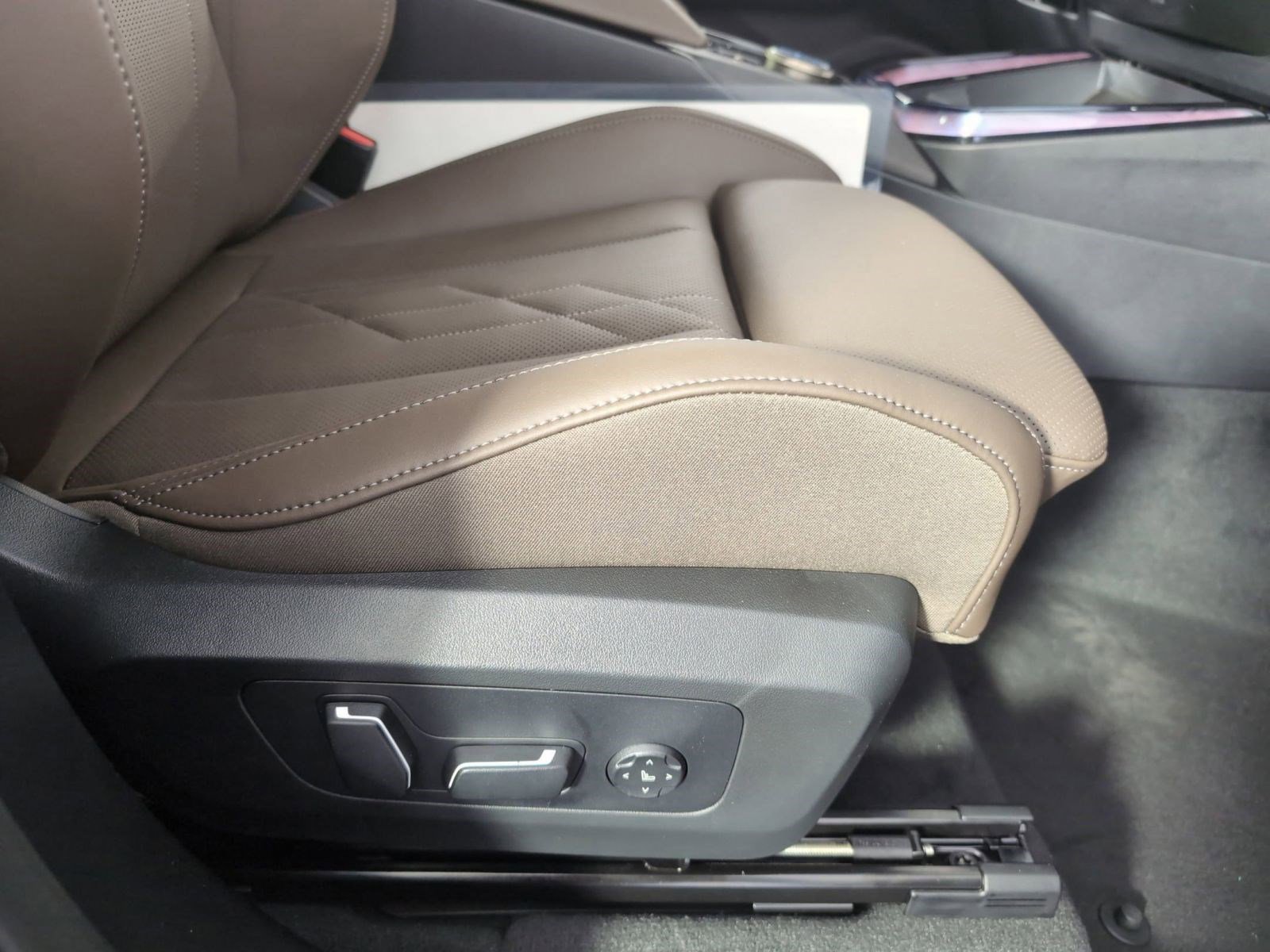 Used 2025 BMW X3 xDrive30i w/ Premium Package image 30