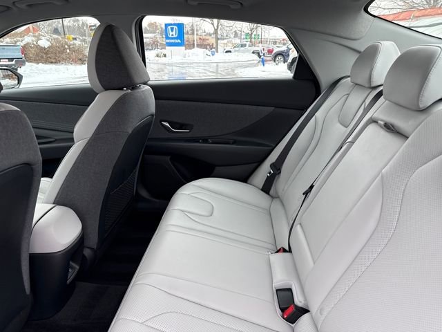 Certified 2025 Hyundai Elantra Limited image 30