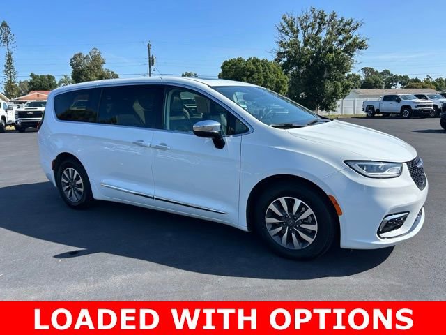 Used 2023 Chrysler Pacifica Limited