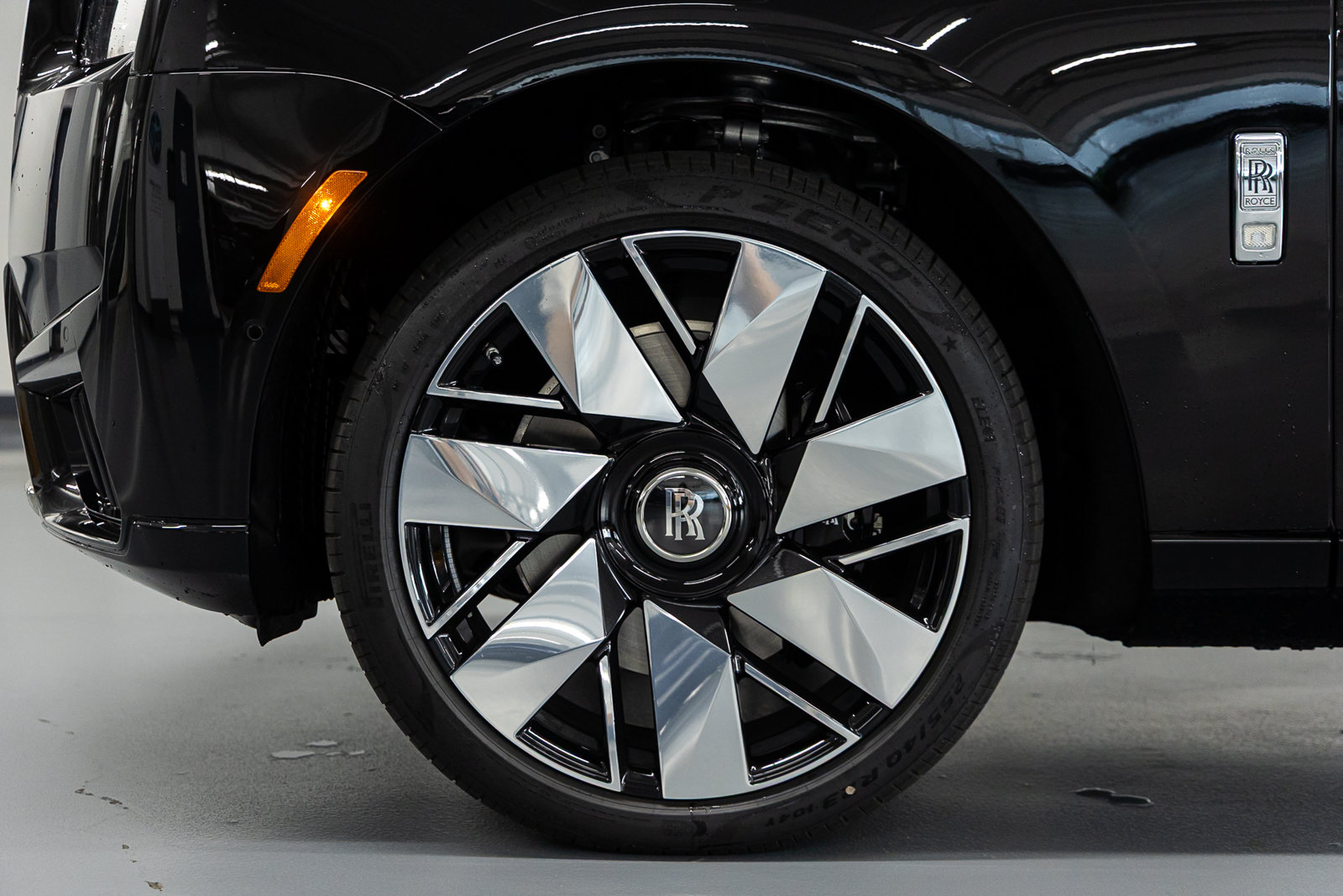 New 2027 Rolls-Royce Cullinan AWD/4WD image 17