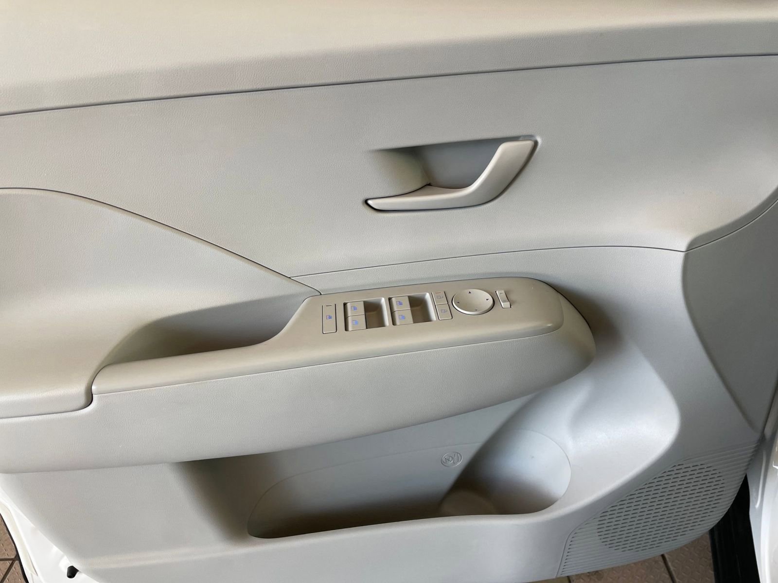 Used 2025 Hyundai Kona SEL image 18