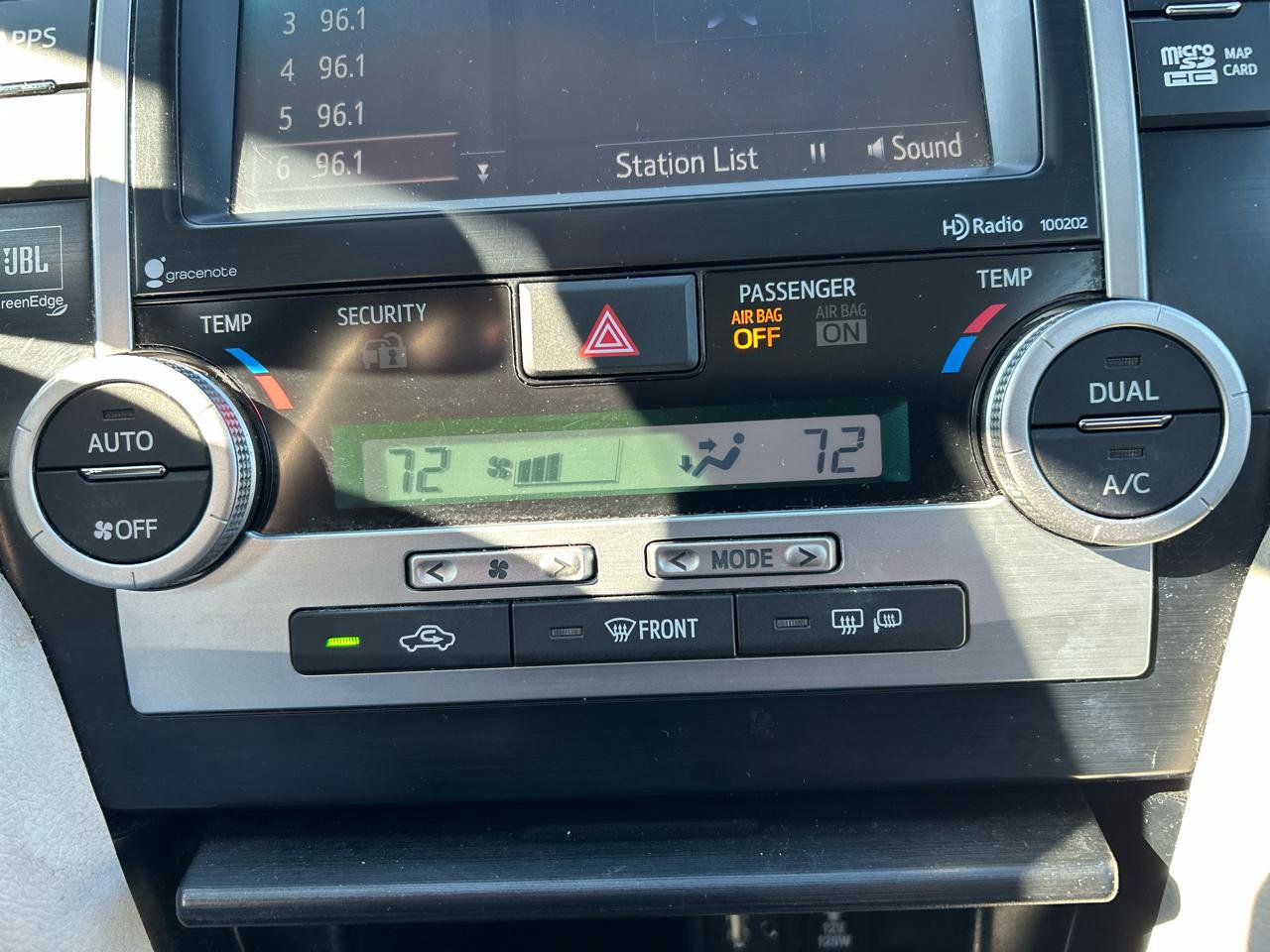 Used 2014 Toyota Camry XLE image 16