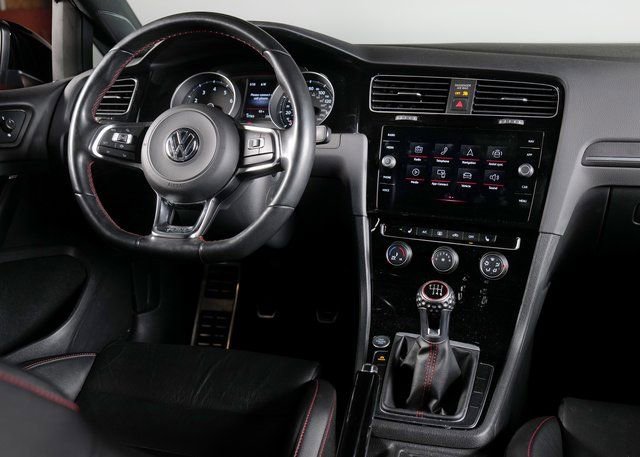 Used 2021 Volkswagen GTI SE image 12