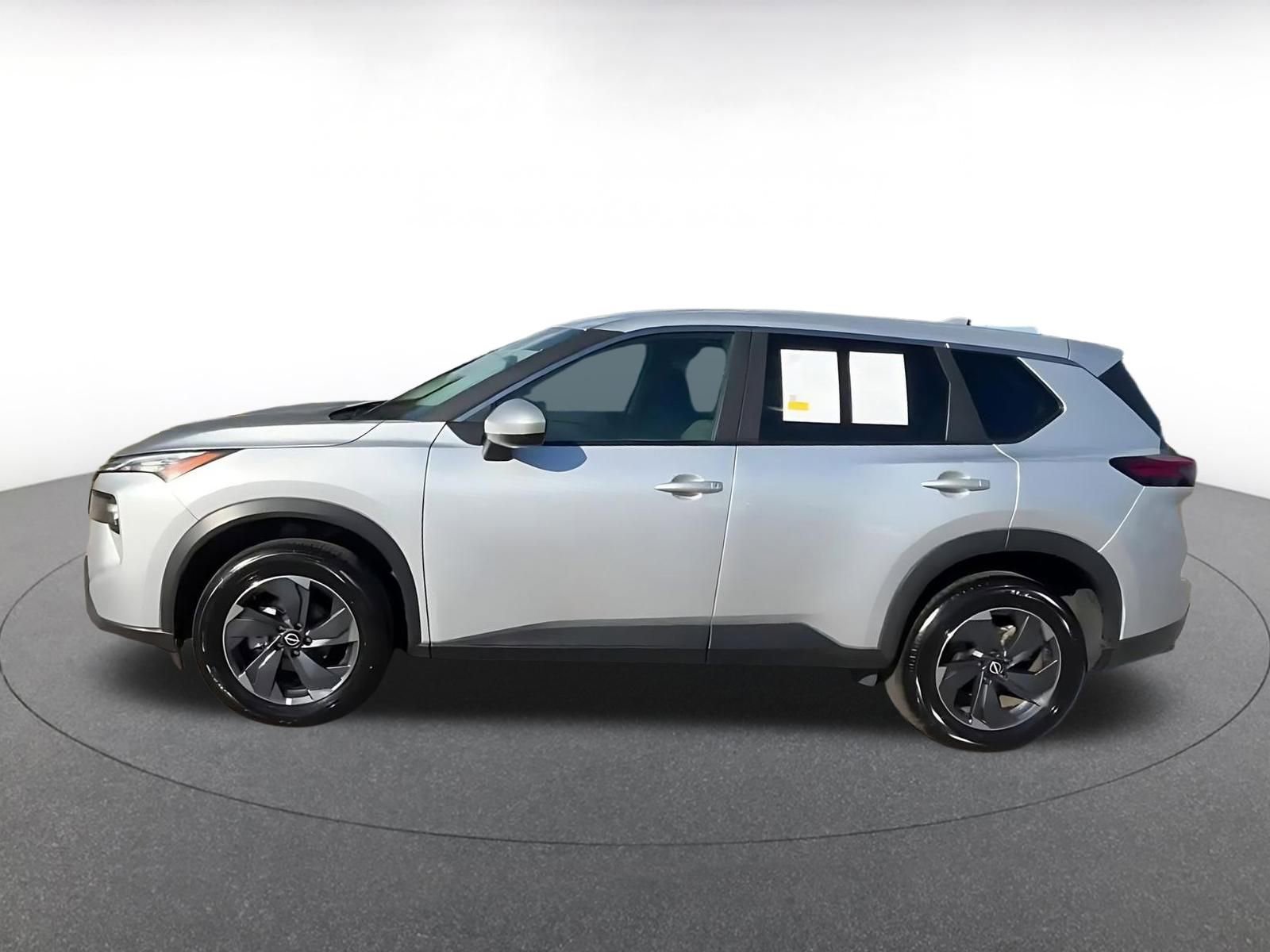Used 2025 Nissan Rogue SV FWD image 9