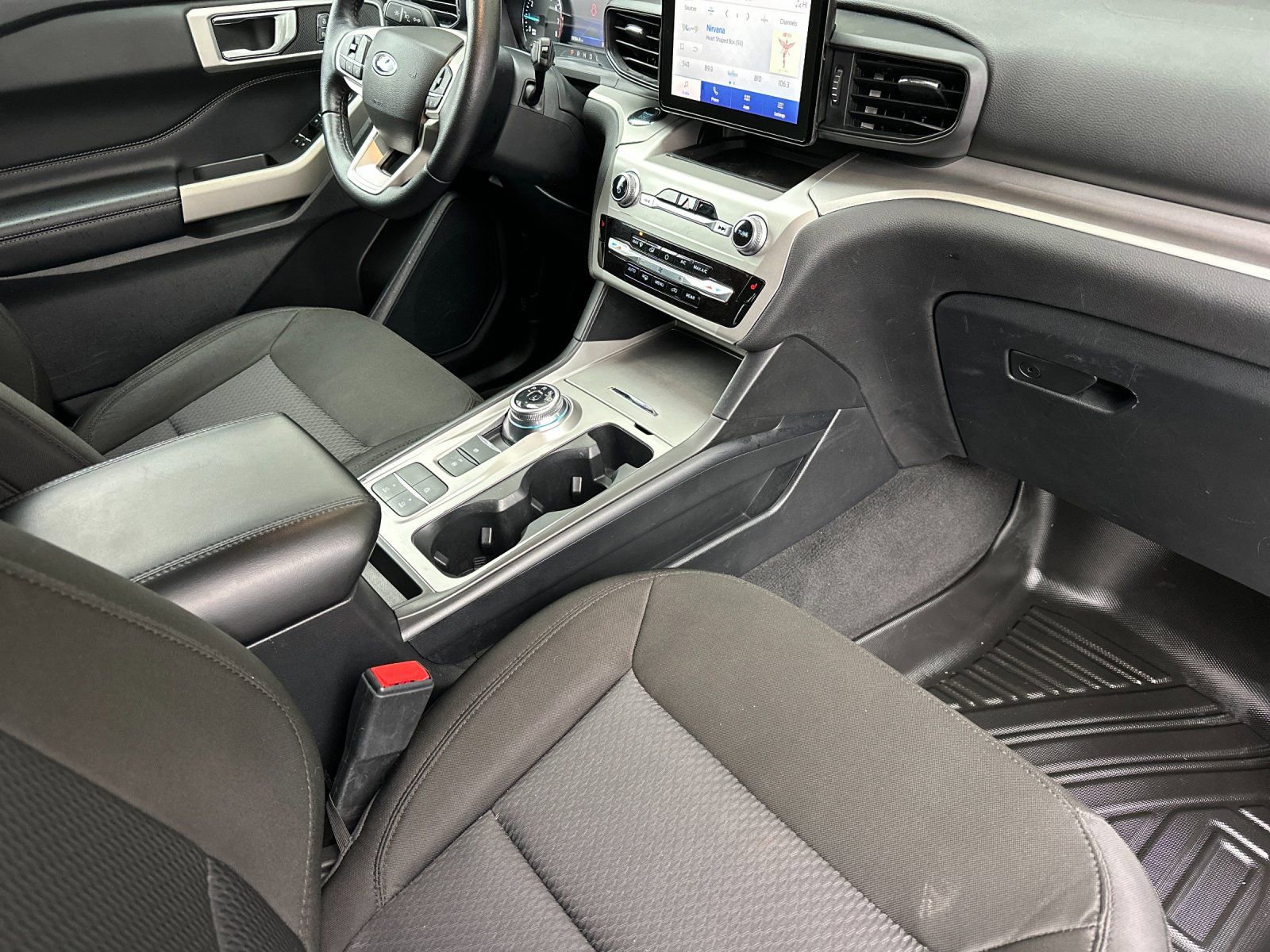 Used 2022 Ford Explorer XLT image 17