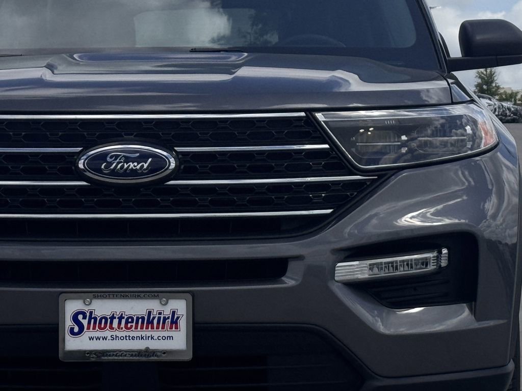 Used 2022 Ford Explorer XLT w/ Equipment Group 202A image 8