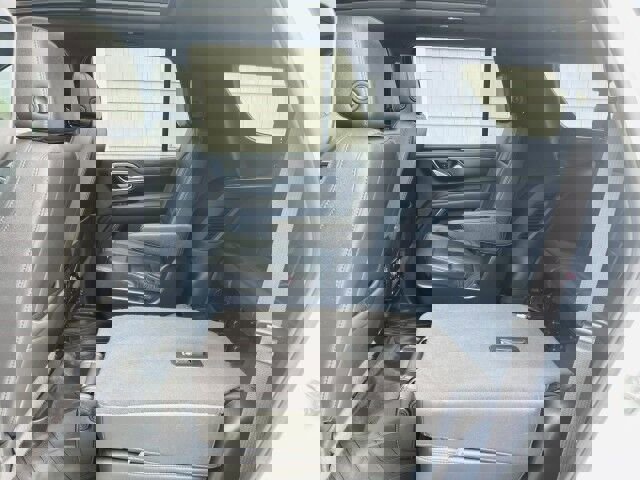 Used 2024 Chevrolet Tahoe Z71 w/ Luxury Package image 21