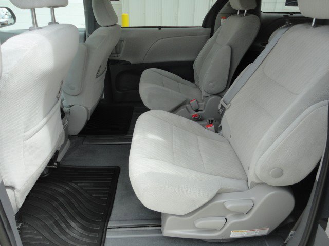 Used 2020 Toyota Sienna LE image 8