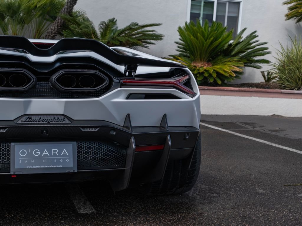 Used 2025 Lamborghini Revuelto AWD/4WD image 30