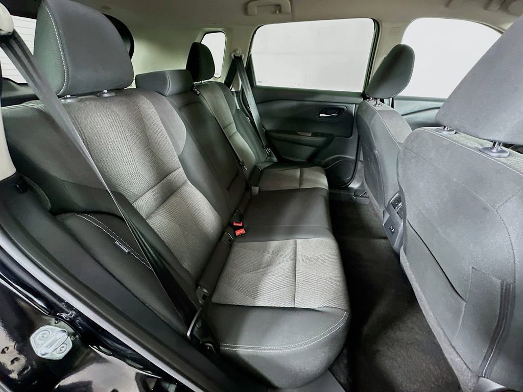 Used 2025 Nissan Rogue SV image 32