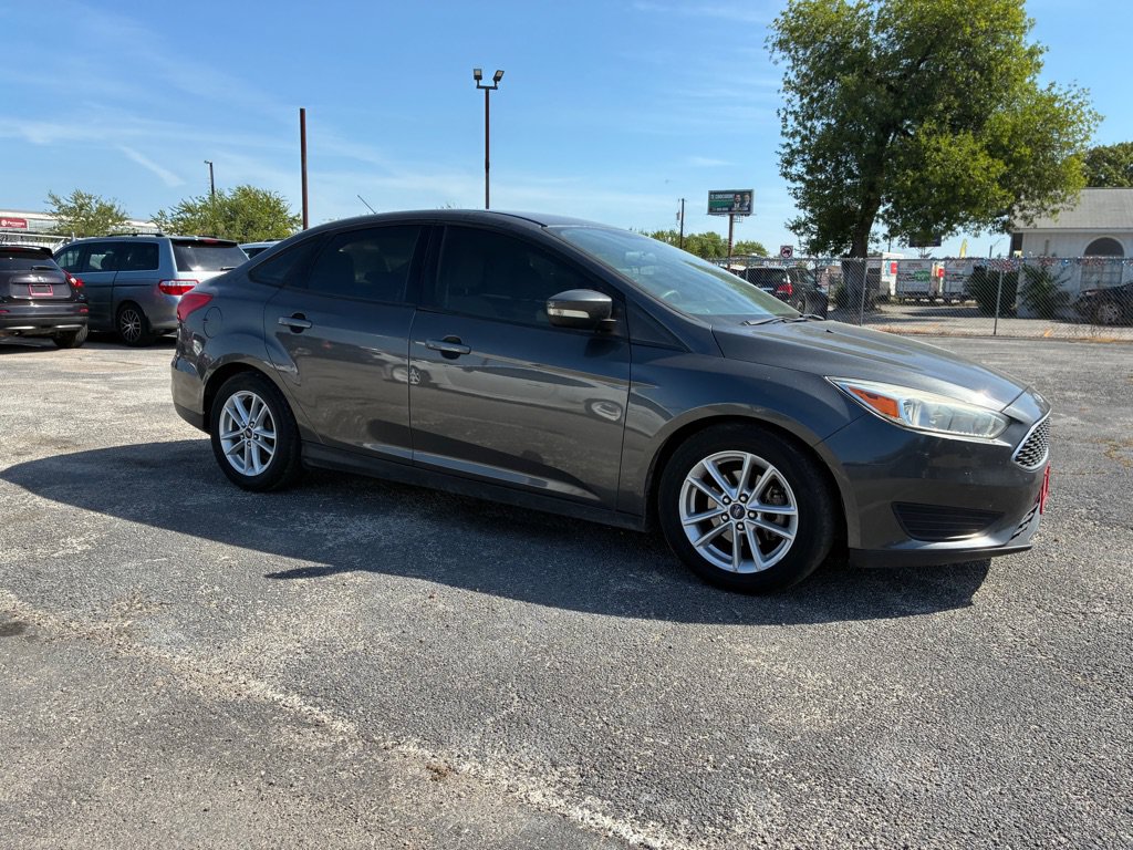Used 2016 Ford Focus SE FWD image 1