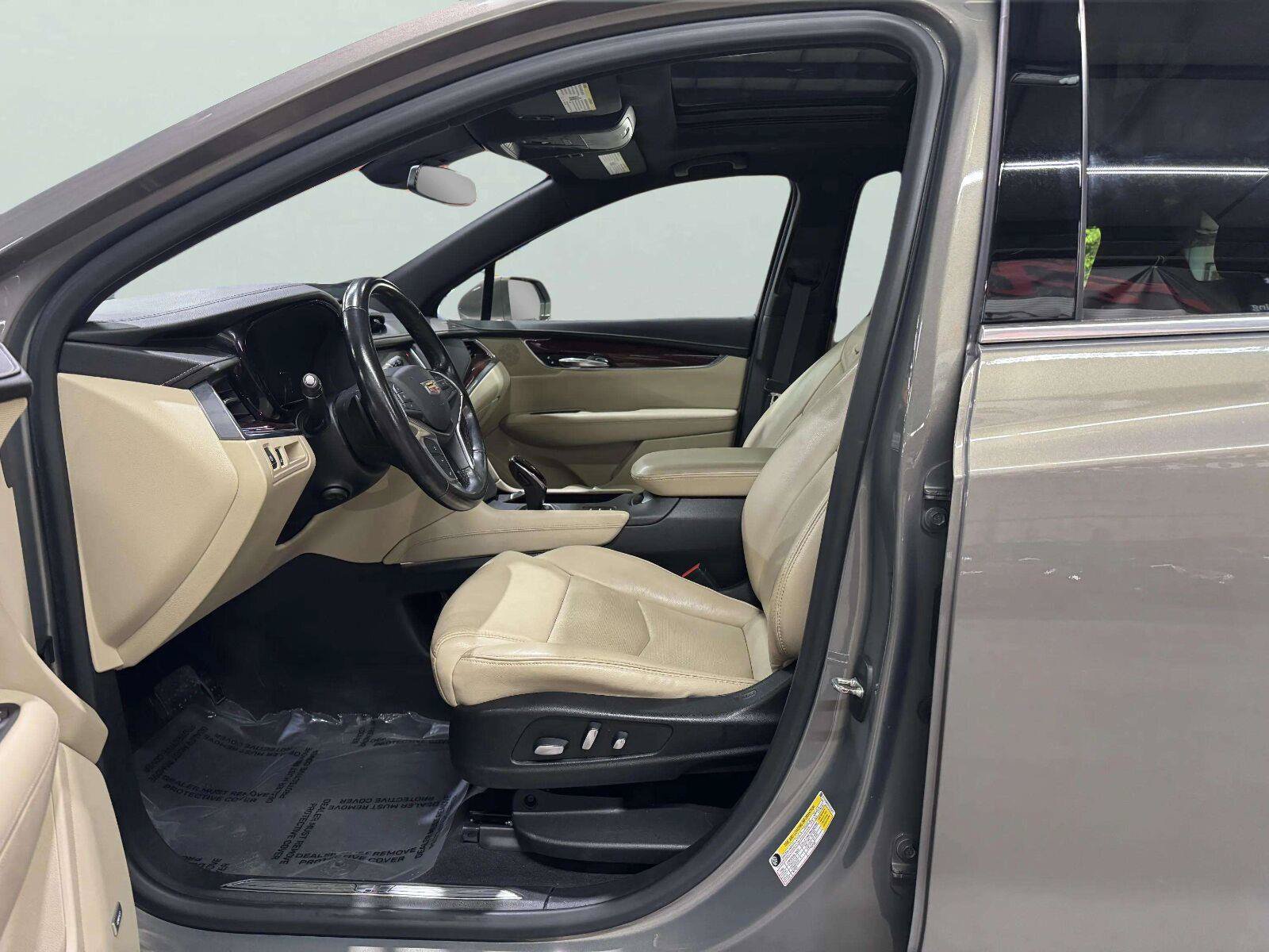 Used 2019 Cadillac XT5 Luxury AWD/4WD image 11