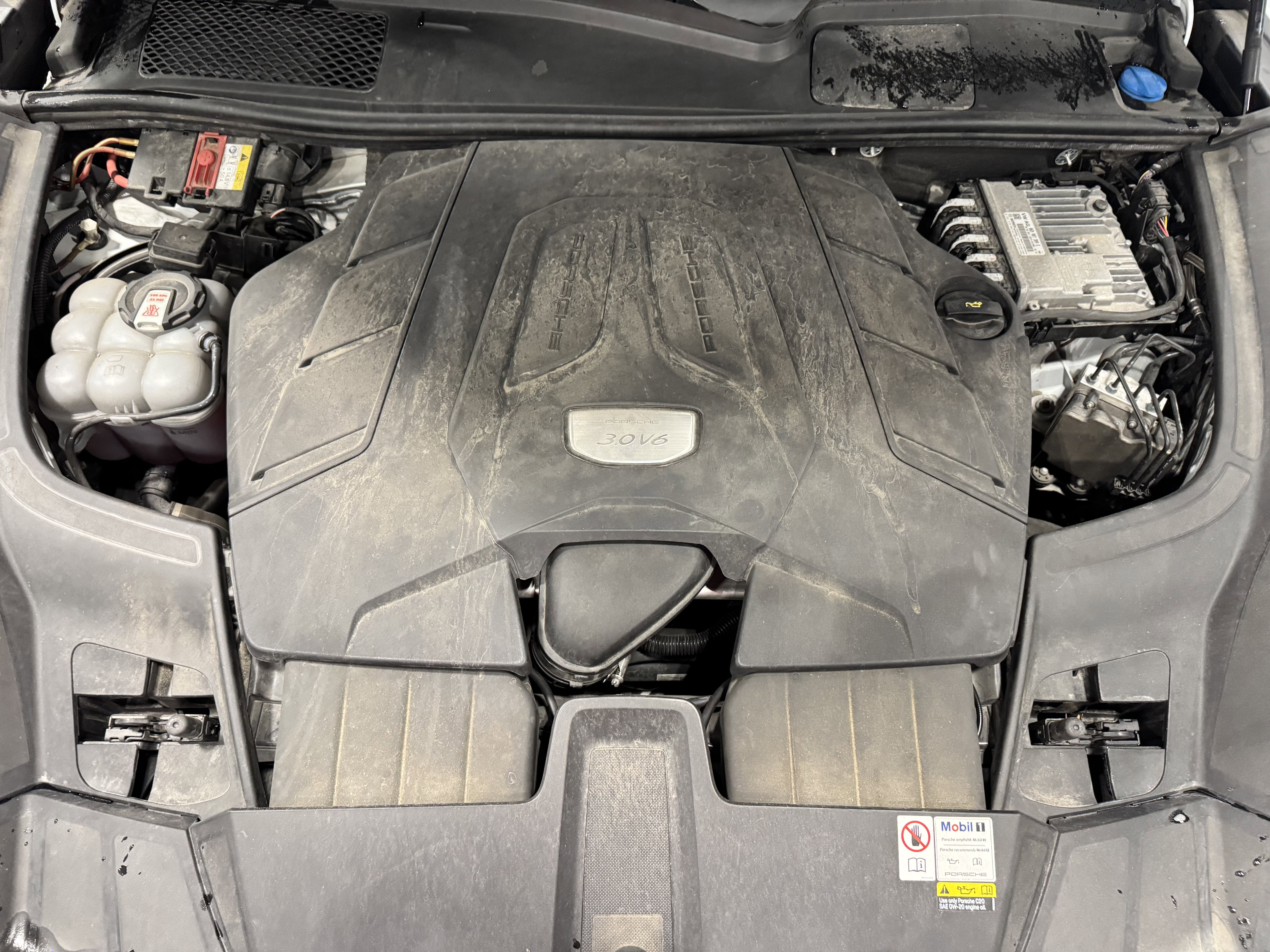 Used 2022 Porsche Cayenne Coupe image 19