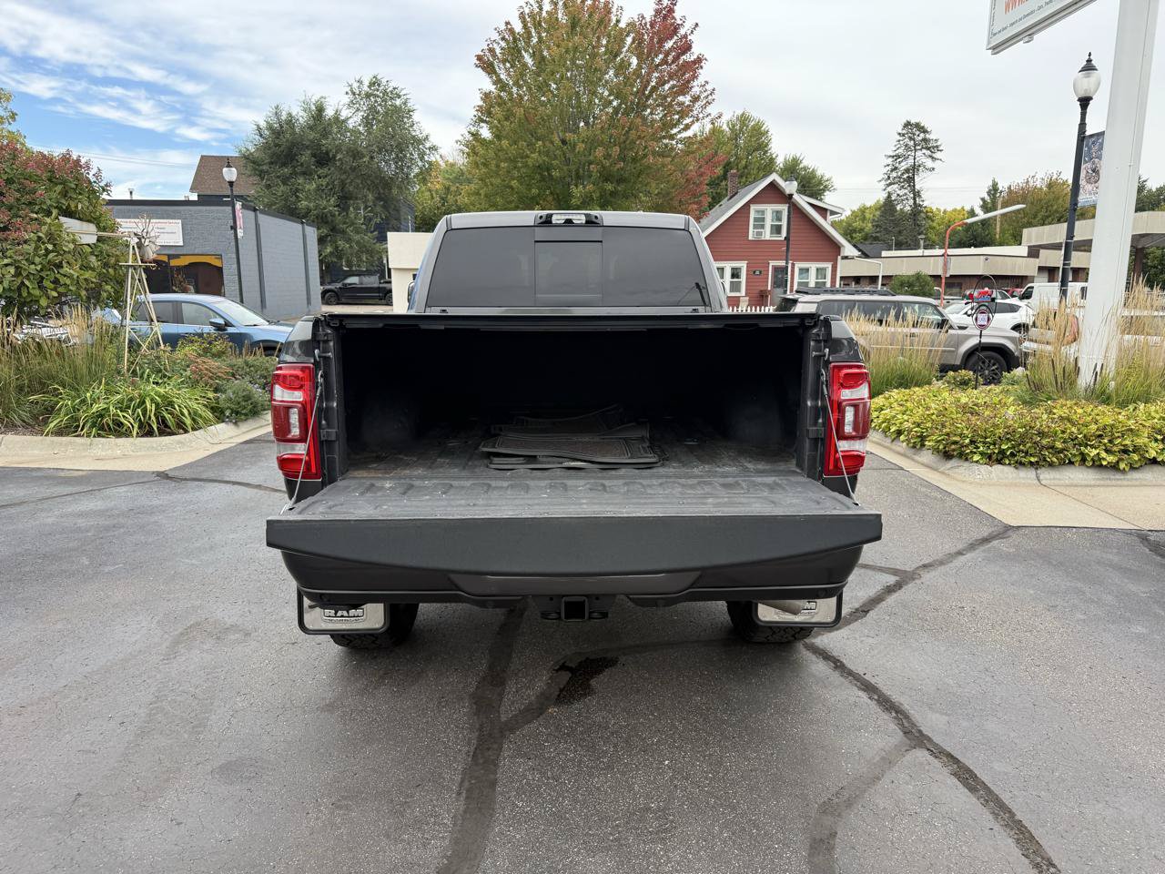 Used 2022 RAM 3500 Limited AWD/4WD image 4