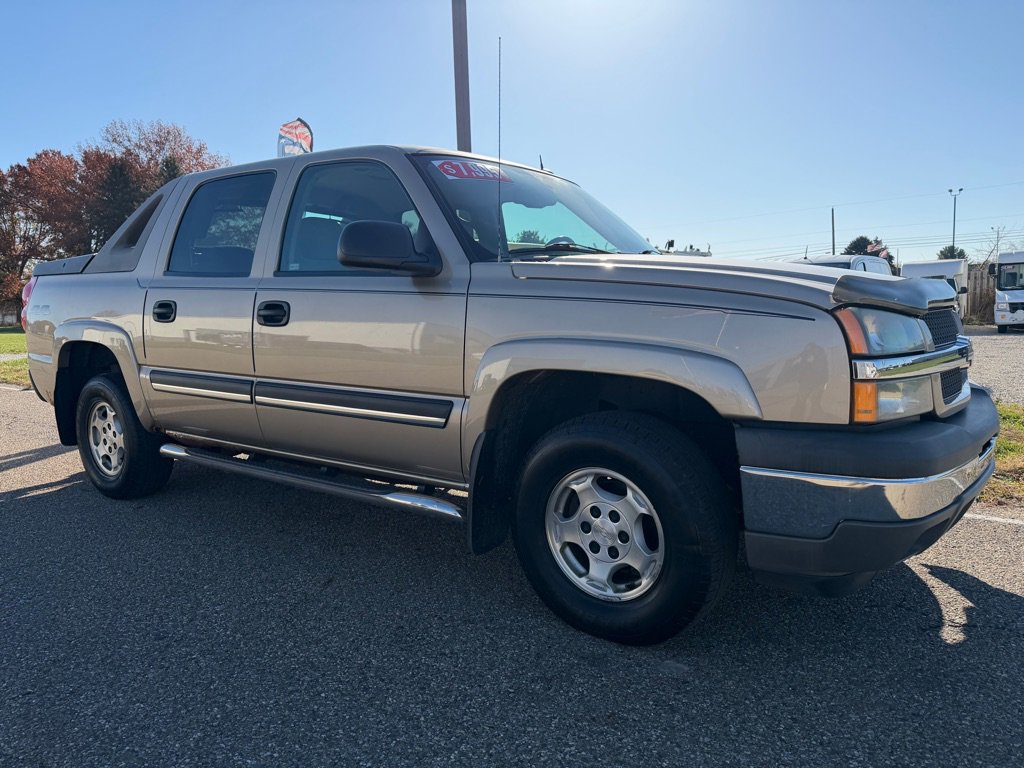 Used 2005 Chevrolet Avalanche LS w/ Onstar Plus Package image 1