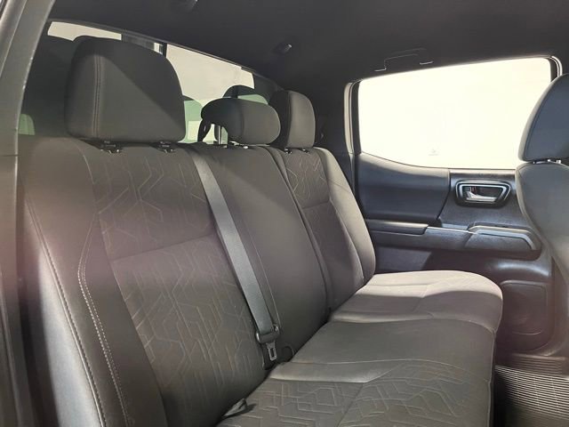 Used 2018 Toyota Tacoma TRD Sport w/ Technology Package image 13