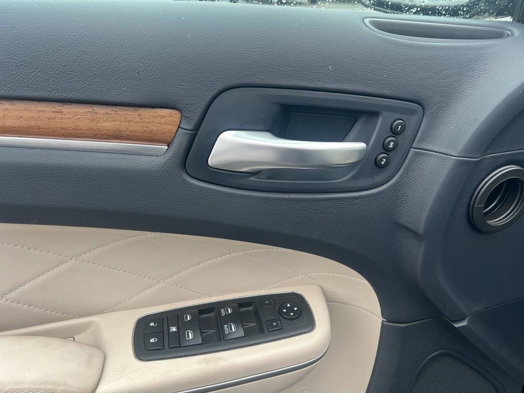 Used 2019 Chrysler 300 C w/ Sun, Sound & Nav Package image 8