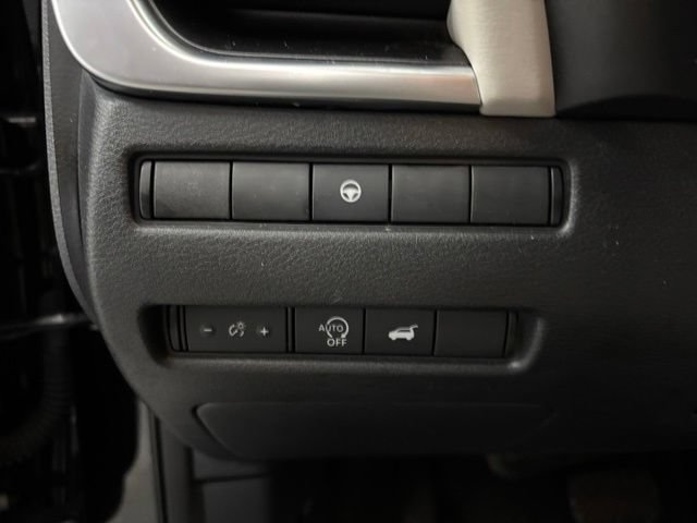 Used 2025 Nissan Rogue SV AWD/4WD image 24