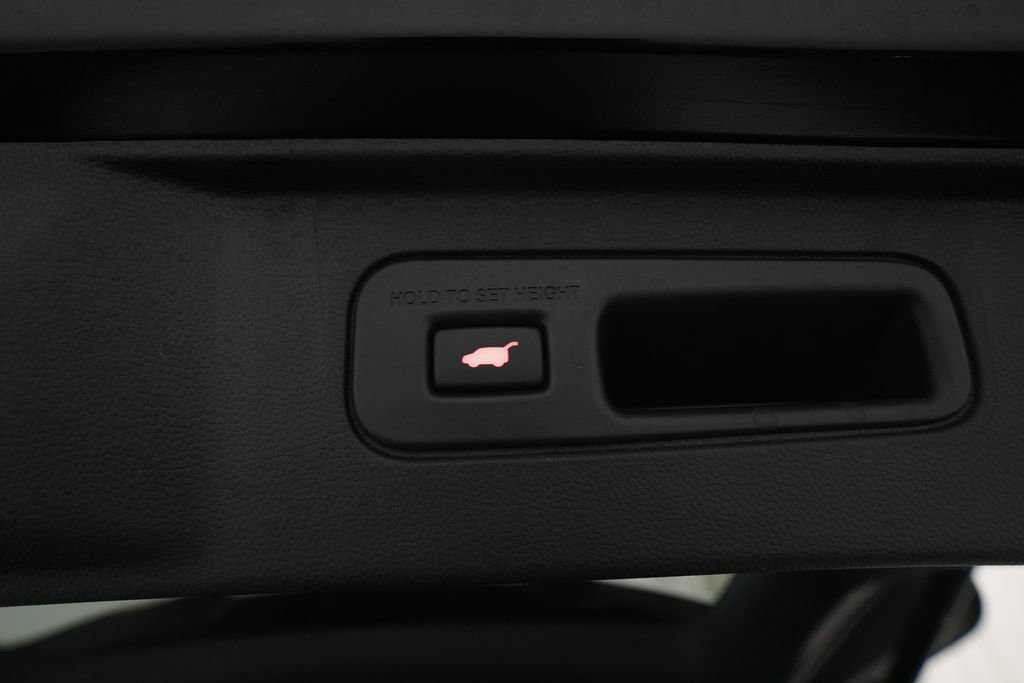 Certified 2025 Honda Pilot Black Edition image 15