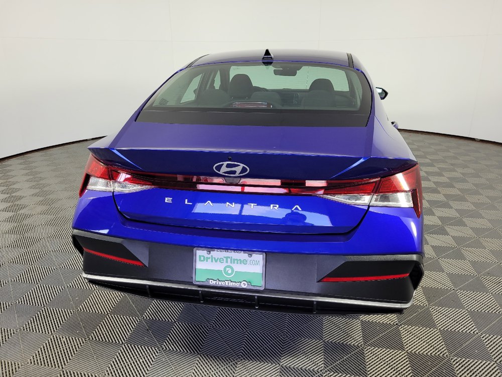 Used 2024 Hyundai Elantra SE FWD image 7