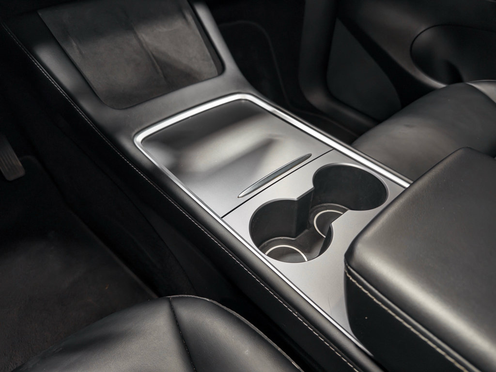 Used 2022 Tesla Model Y Long Range image 18