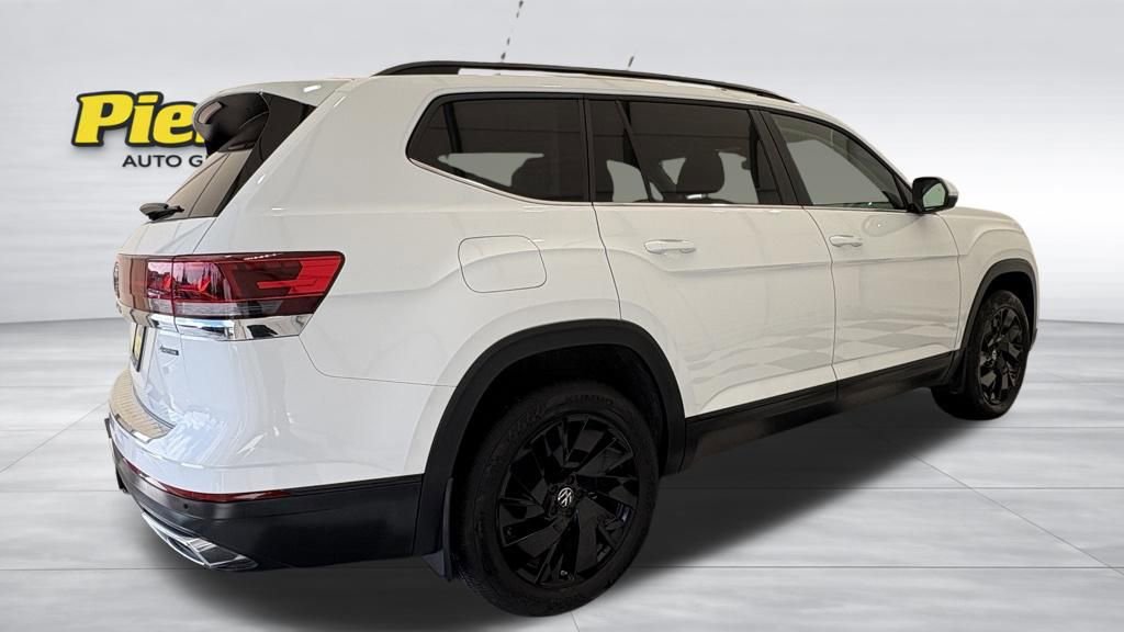 Used 2024 Volkswagen Atlas SE w/ Black Wheel Package image 6