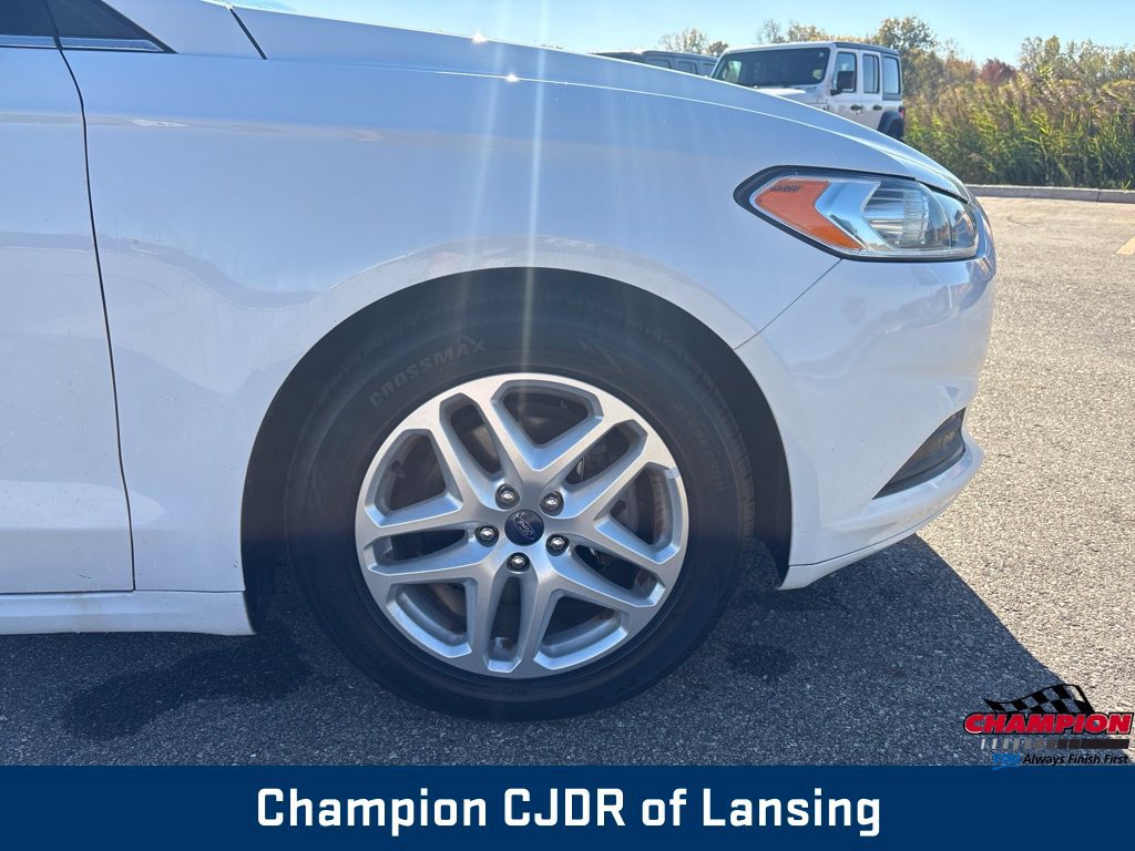 Used 2015 Ford Fusion SE FWD image 33