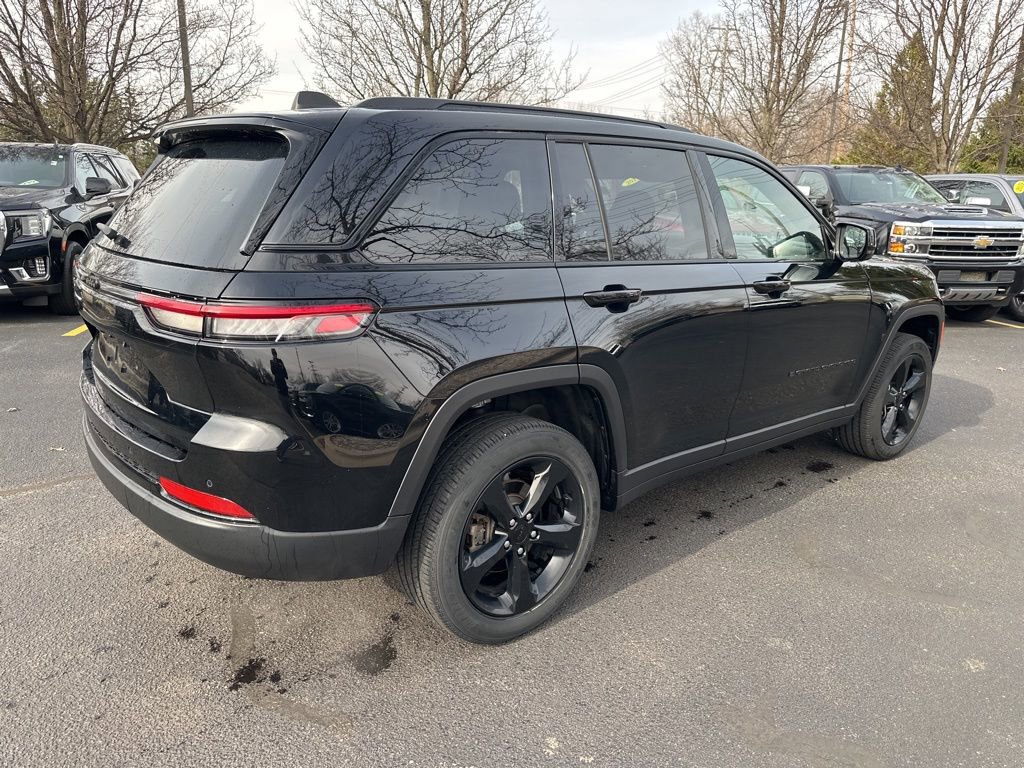 Used 2023 Jeep Grand Cherokee Altitude image 9