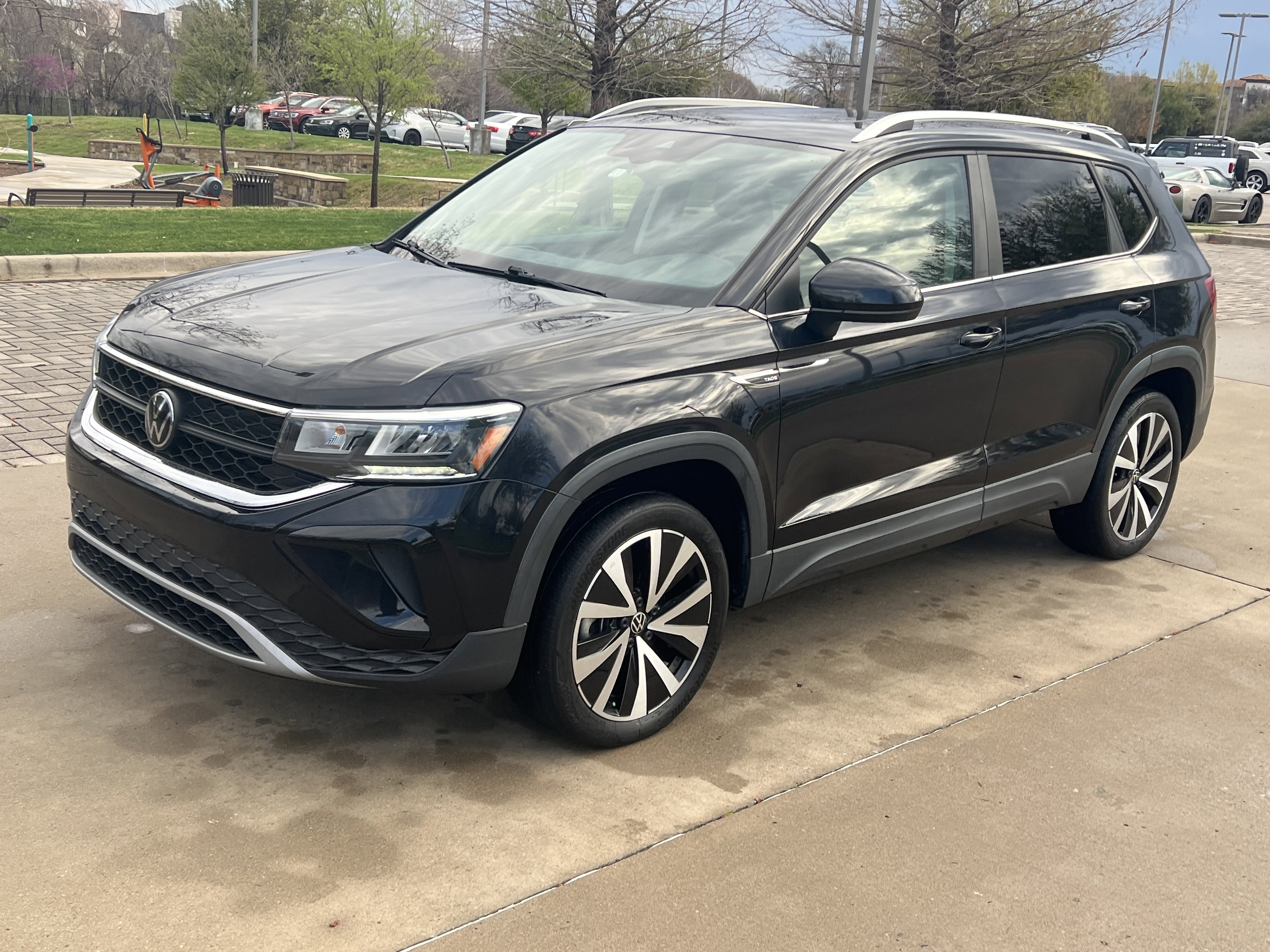 Certified 2023 Volkswagen Taos SE w/ Panoramic Sunroof Package FWD image 5