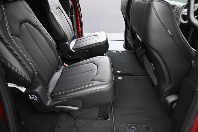 New 2027 Chrysler Pacifica Select AWD/4WD image 23
