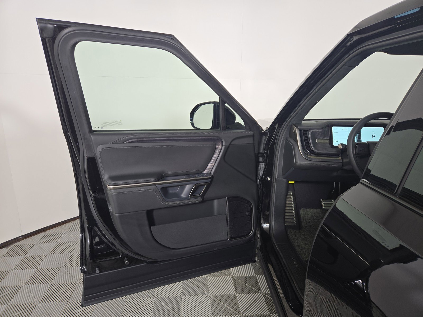 Used 2024 Rivian R1T Adventure image 16