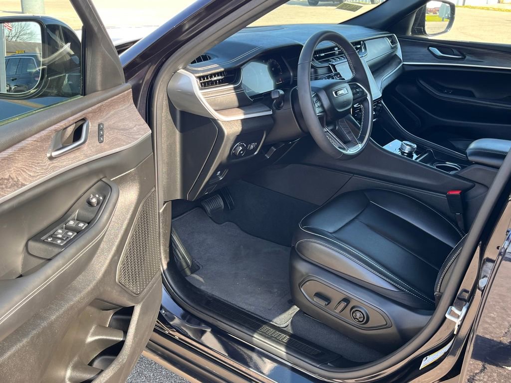 Used 2024 Jeep Grand Cherokee Limited image 18