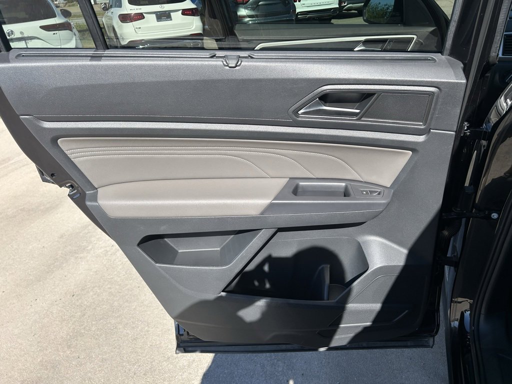 Used 2021 Volkswagen Atlas SEL R-Line w/ MDO Package (Bench Seat) image 15